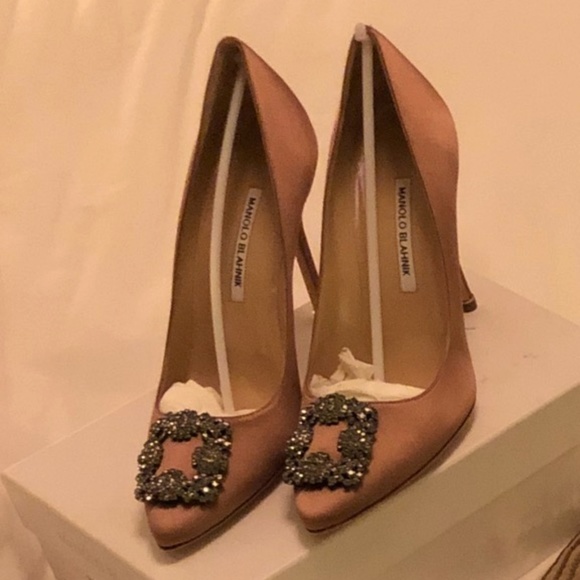 Manolo blahnik hangisi flesh Clearance
